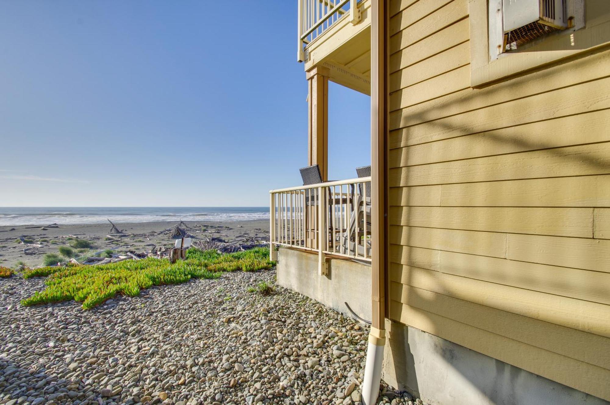 Quiet Waterfront Escape With Hot Tub And Beach Access! Ґолд-Біч Екстер'єр фото