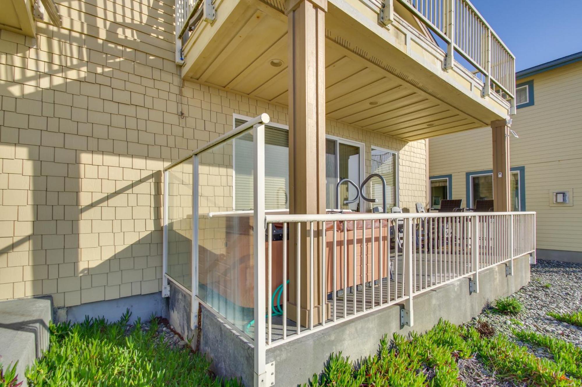 Quiet Waterfront Escape With Hot Tub And Beach Access! Ґолд-Біч Екстер'єр фото