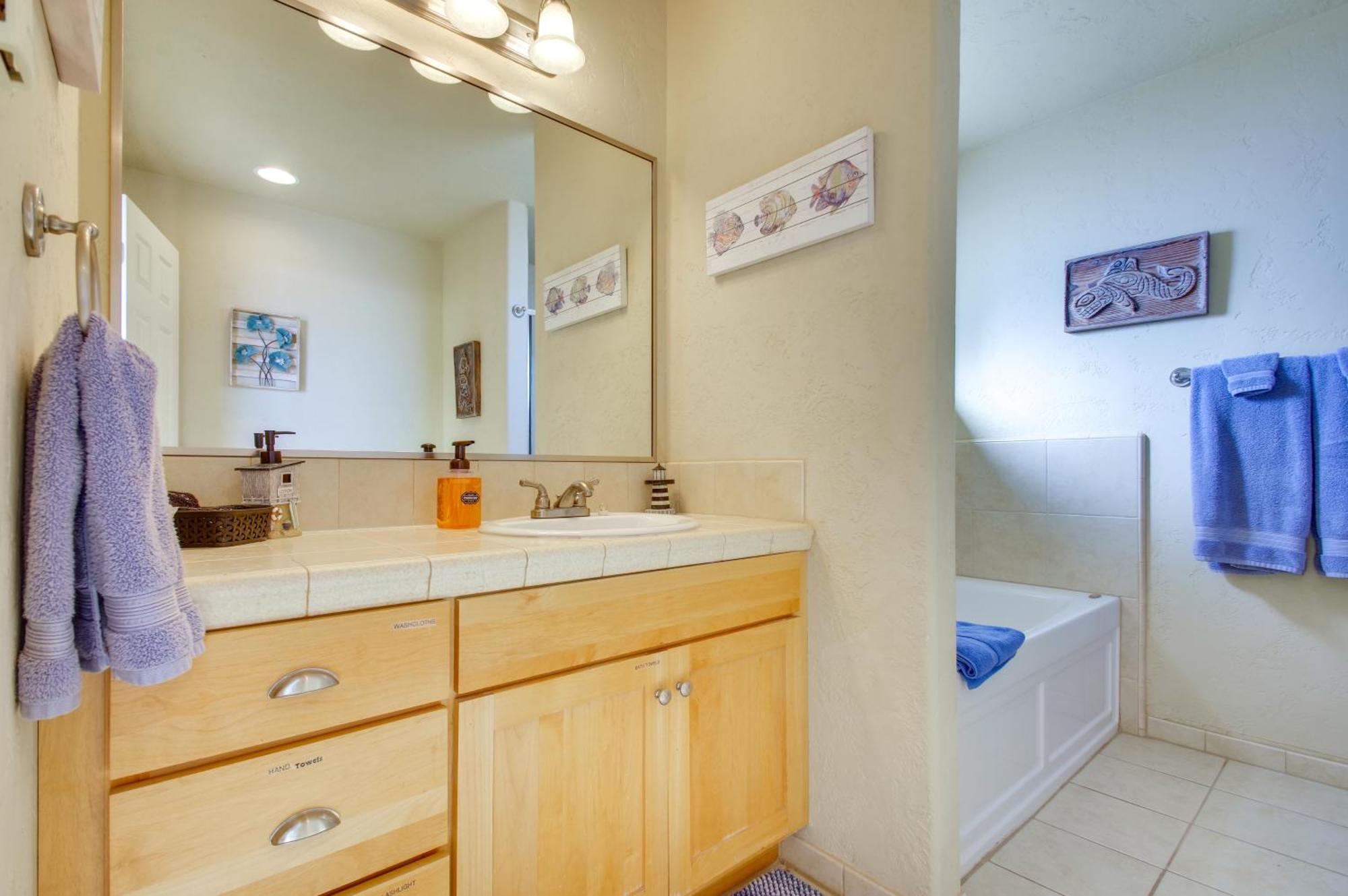 Quiet Waterfront Escape With Hot Tub And Beach Access! Ґолд-Біч Екстер'єр фото