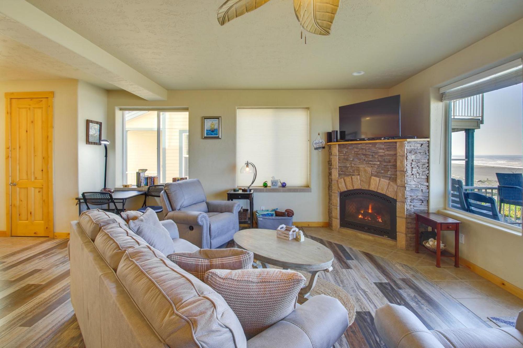 Quiet Waterfront Escape With Hot Tub And Beach Access! Ґолд-Біч Екстер'єр фото